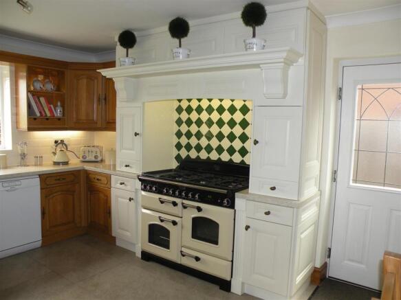 Kitchen 3.JPG