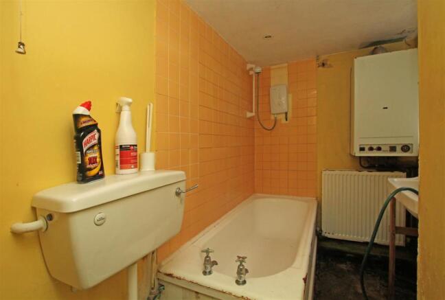 11MR - Bathroom.jpg
