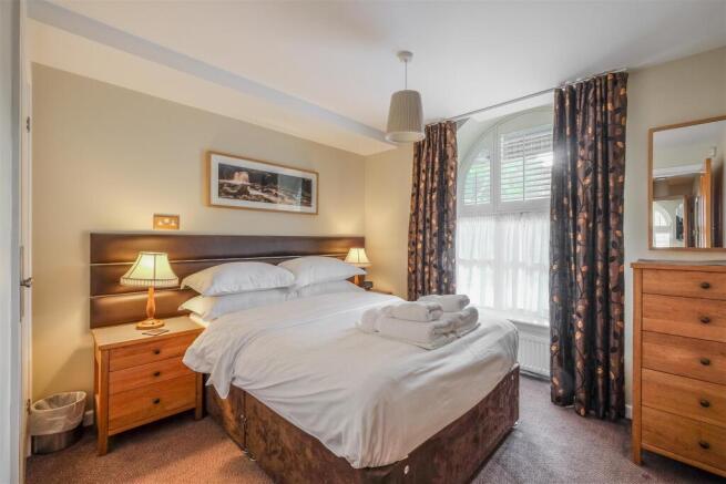2 bed Apartment for sale Image 6