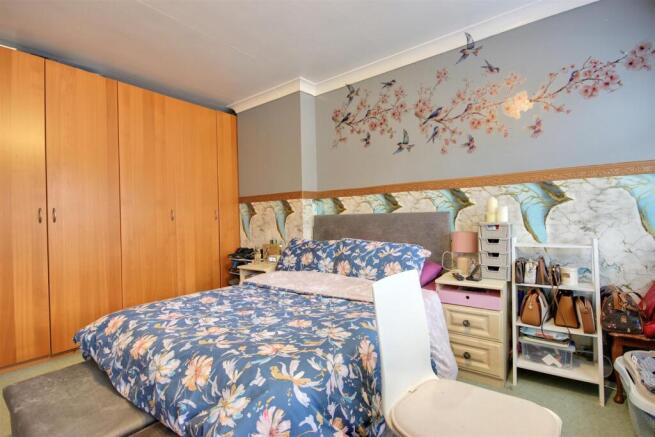 3 bed Apartment for sale Image 10