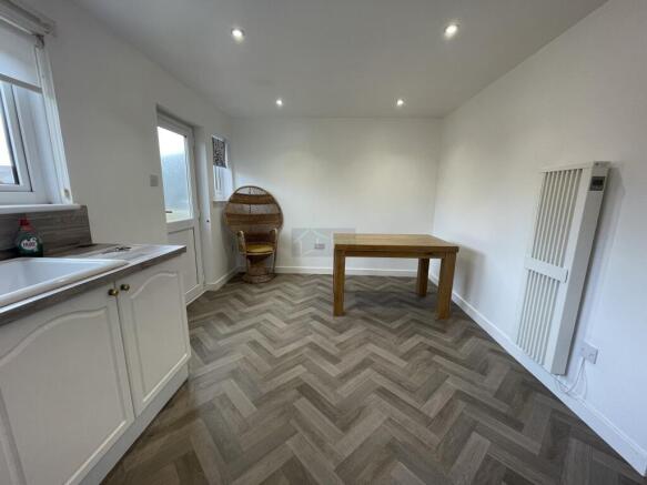 Kitchen dinr.JPG