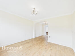 11, Lowlands Close, Lowestoft NR33 7QJ