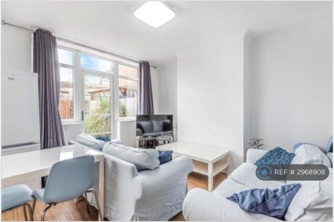 3 bed Semi-Detached to rent Image 4