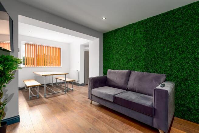 upload_livingarea_605b094993891.jpg