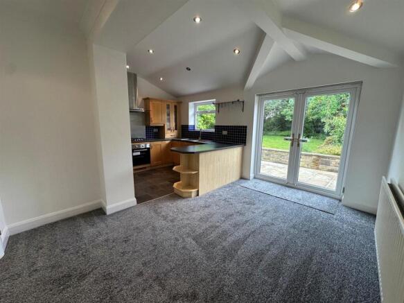 3 bed Semi-Detached to rent Image 5