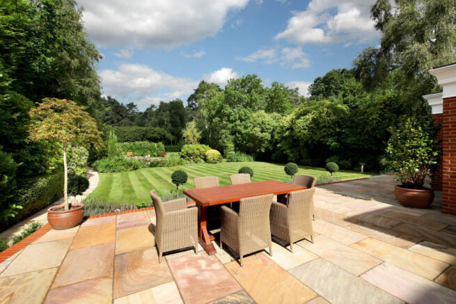 6 bedroom property t