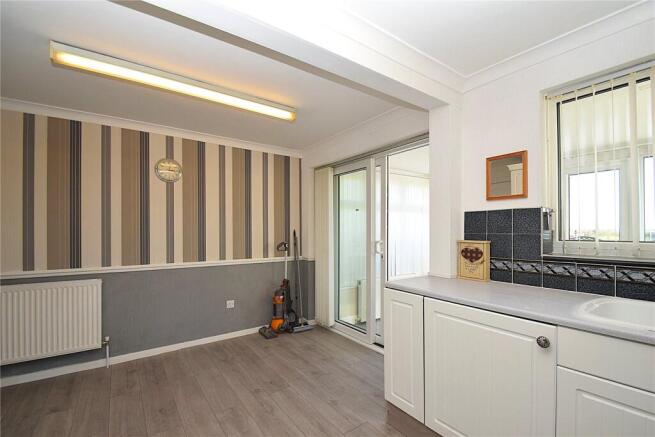 3 bed Terraced to rent Image 6