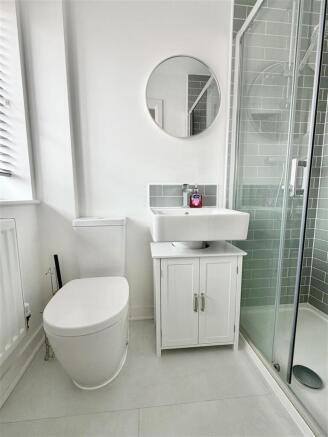 45 Green Cres-9.jpg