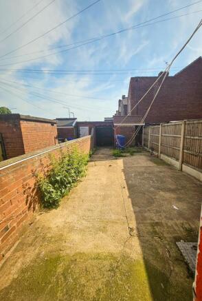 2 bed Terraced to rent Image 8