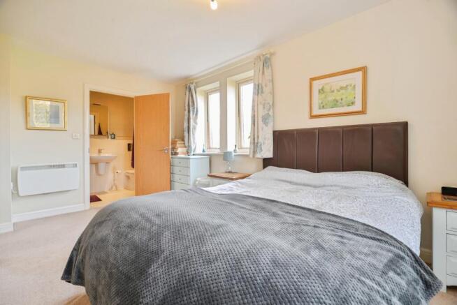 2 bed Flat for sale Image 9