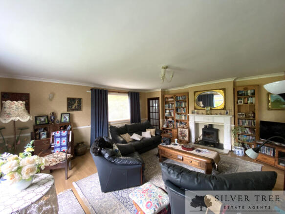 4 bed Detached Bungalow for sale Image 4