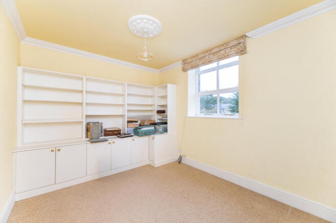 4 bed Apartment for sale Image 11