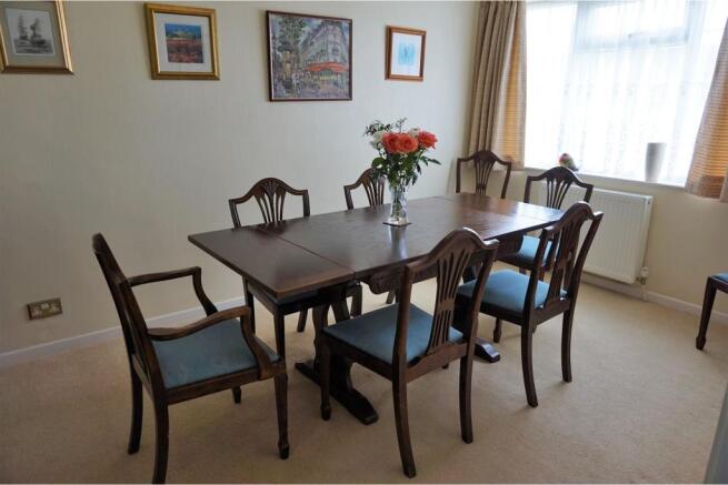 Bed 3 / Dining Room