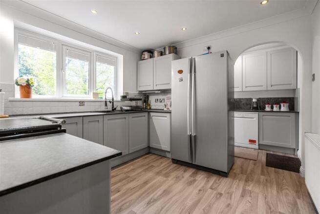 4 bed Detached for sale Image 11
