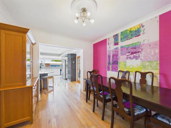 4 bed Detached for sale Image 11