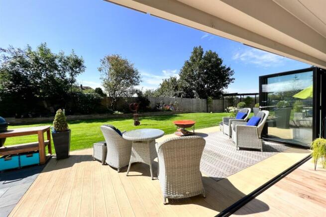 Sitting room to garden