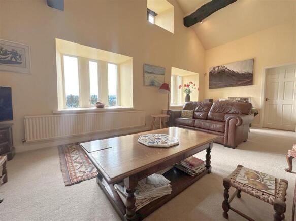 5 bed Detached for sale Image 8