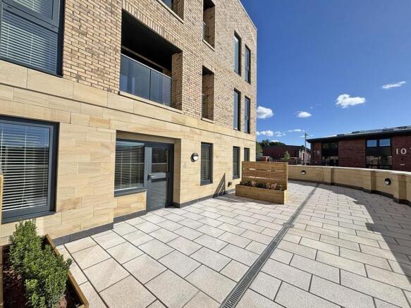 2 bed Flat to rent Image 11