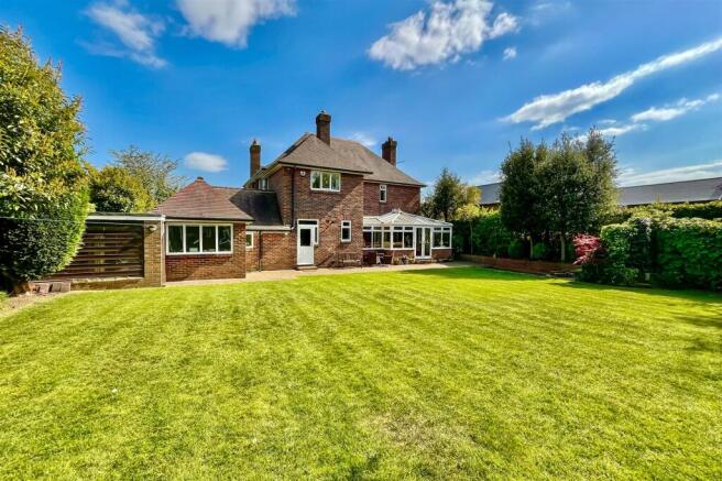 4 bed Detached for sale Image 4