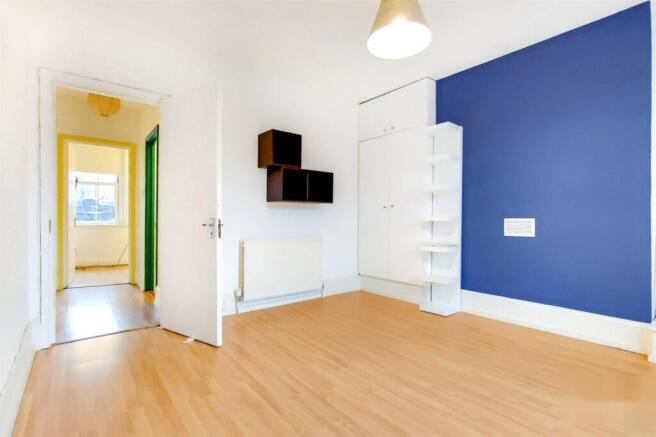 First Floor Flat, Walm Lane, Brent, London photo 4