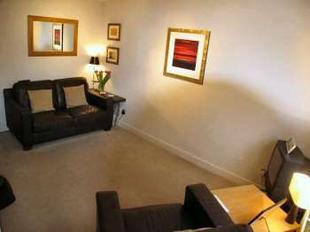 LOUNGE 14' x 9'