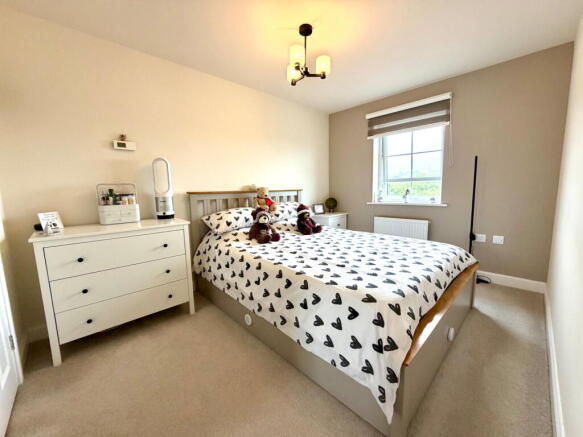 3 bed Semi-Detached for sale Image 9