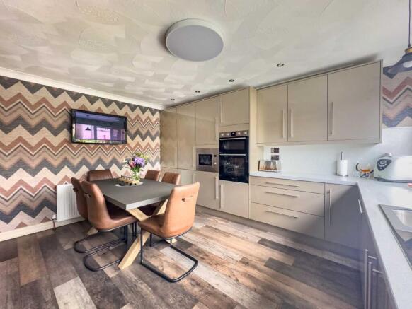 3 bed Semi-Detached for sale Image 4