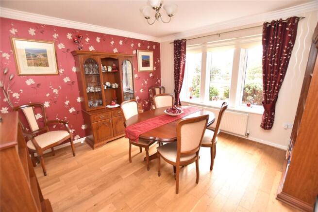 5 bed Detached for sale Image 5