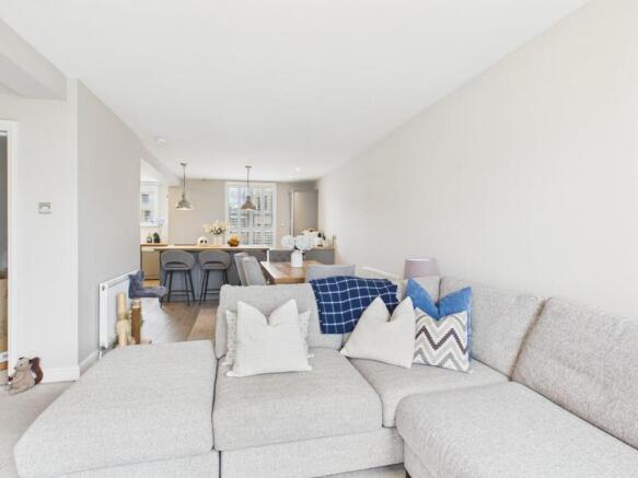 4 bed Town House for sale Image 4