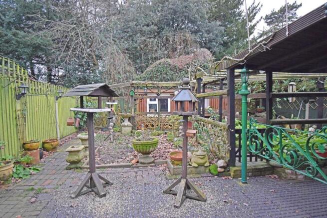 26 School Road, garden.jpg