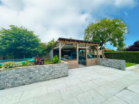 patio and covered seating area with outdoor ktiche