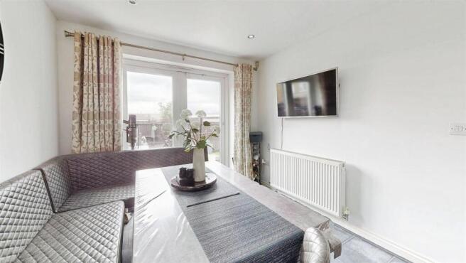 5 bed Detached for sale Image 6
