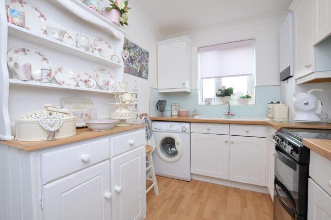 2 bed Flat for sale Image 5