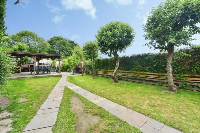4 bed Semi-Detached for sale Image 2