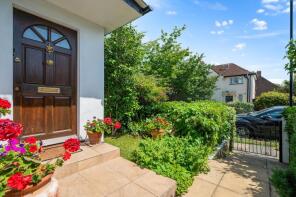 14, Almond Grove, Brentford TW8 8NL