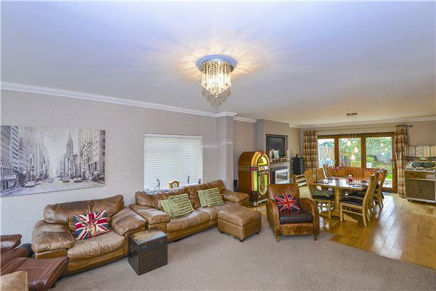 Lounge + Dining Area