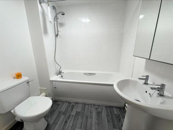 007 Bathroom (1).jpeg