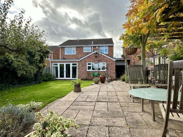 mid-garden to house