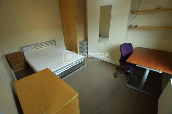 6 bed House to rent Image 9