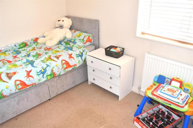 3 bed Terraced for sale Image 11
