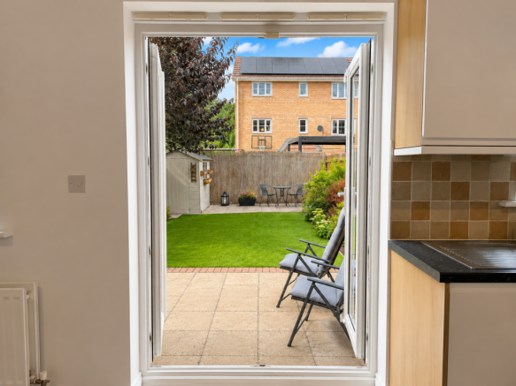 5 bed Town House for sale Image 6