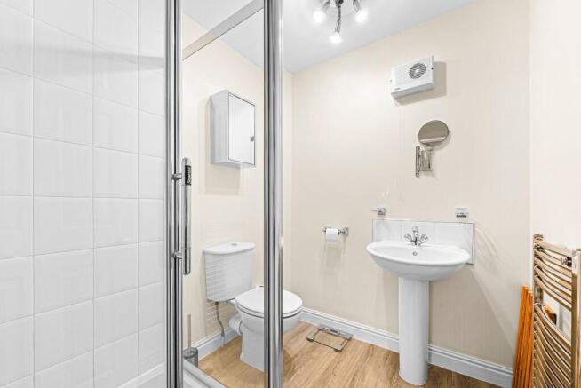 4 bed Detached for sale Image 10
