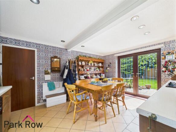 4 bed Detached for sale Image 5