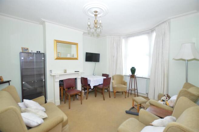 450 Hanworth Road lounge.JPG