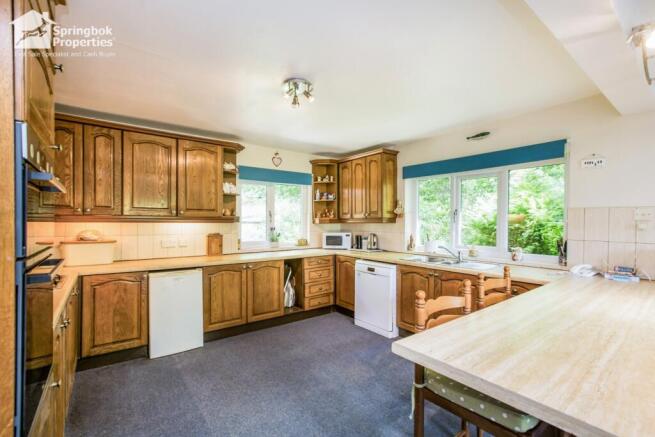 4 bed Detached for sale Image 6