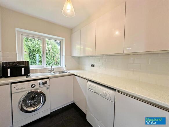 4 bed Detached Bungalow for sale Image 11