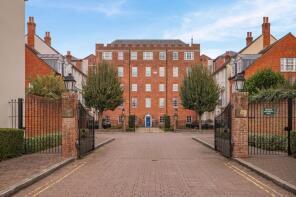Flat 6, John Wood House, Cathedral Views, Salisbury SP2 7TW