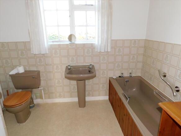 EN SUITE BATHROOM