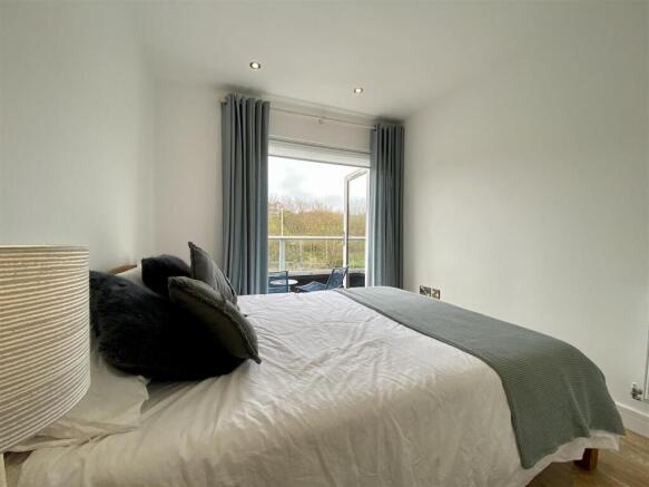 2 bed Apartment for sale Image 11
