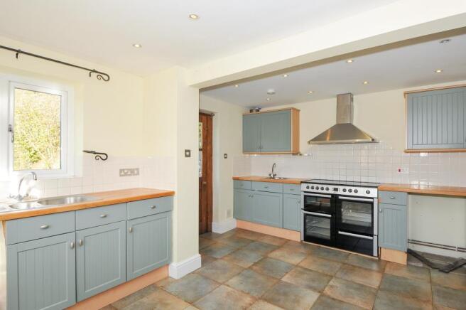 Excellent kitchen with Range oven